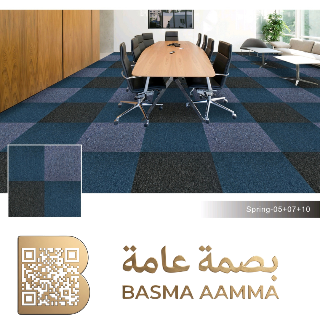 بلاطات موكيت مربعة (Carpet Tiles) اللون:  الرمادي الفاحم الداكن / الأسود الكربون، ويشكل قاعدة القوة والعمق في التصميم./(Petrol Blue)/(Denim Blue)