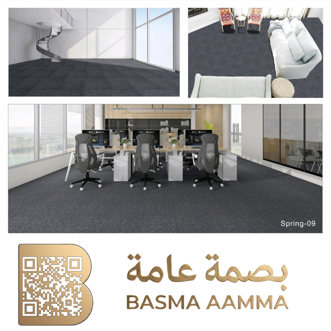 بلاطات موكيت مربعة (Carpet Tiles) اللون: كحلي عميق بلمسات رمادية خفيفة تمنحه طابعاً مطفأً (Matte Navy).
